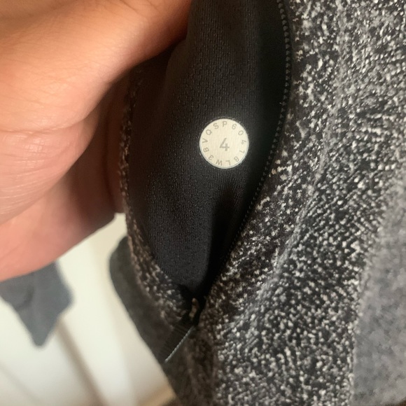 🍋 Lululemon long sleeve (super thick) with pocket - Picture 5 of 5